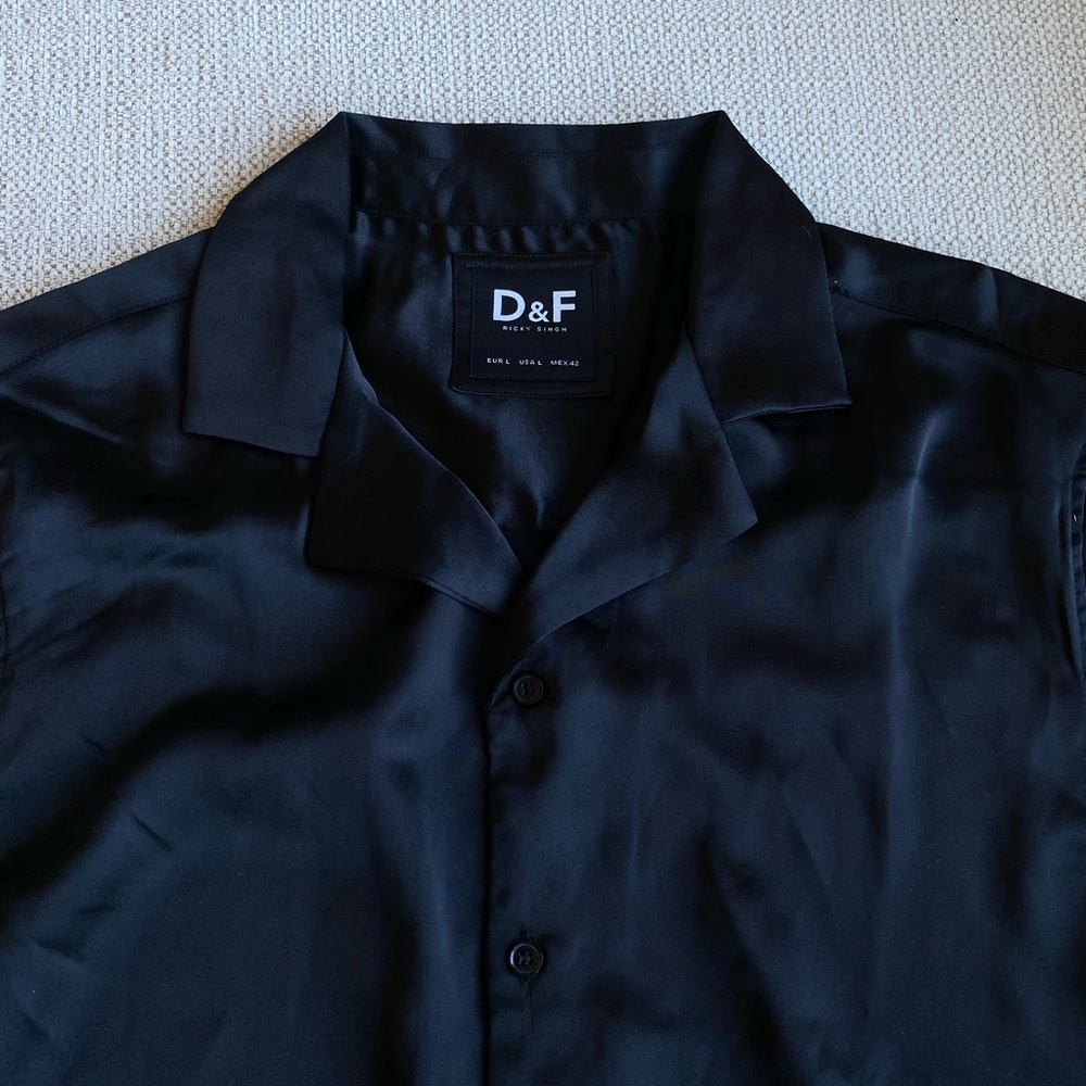 Short sleeve button up.